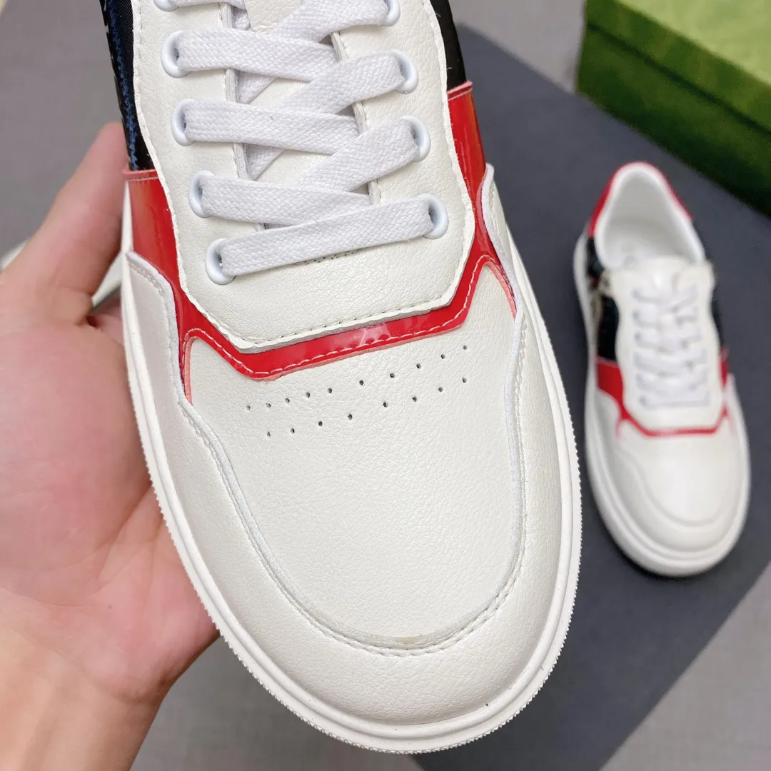 p380 【GUCCI】Gucci men’s casual shoes are absolutely popular 🔥The ultimate matching item for handsome men! The charm of super texture is irresistible, the main recommendation, the flower leather color is bright! The upper is made of high-quality fabrics, the leather lining is used for the feet, and the wear-resistant rubber sole is noble and elegant! Extremely comfortable🎁🎁You can be as handsome as you want💪 Size 38-44! No. 061